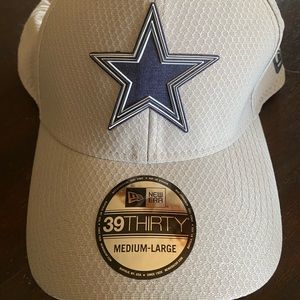 New with tags cowboys hat. NFL.